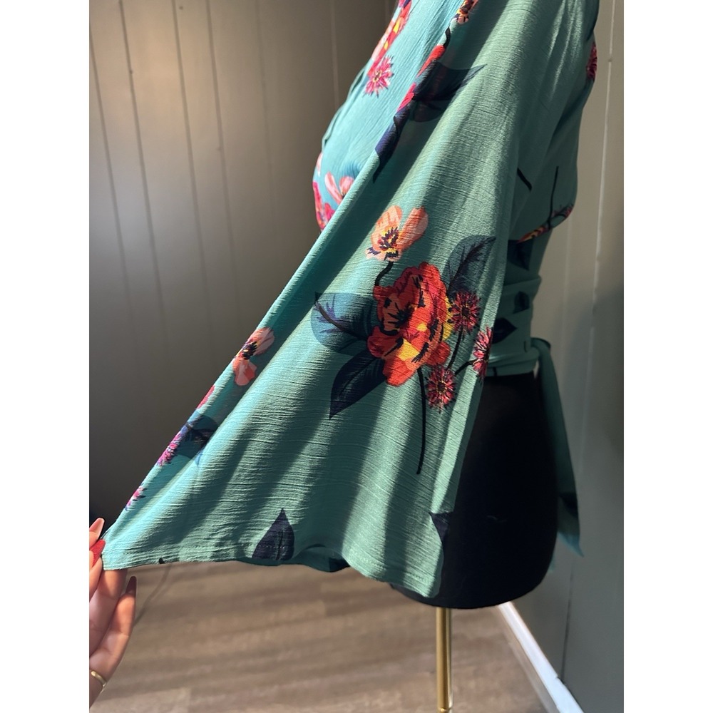 NWT Express Blue Pink Floral Wrap Tie Top Bell Sleeves XS‎ Extra Small - Picture 5 of 6